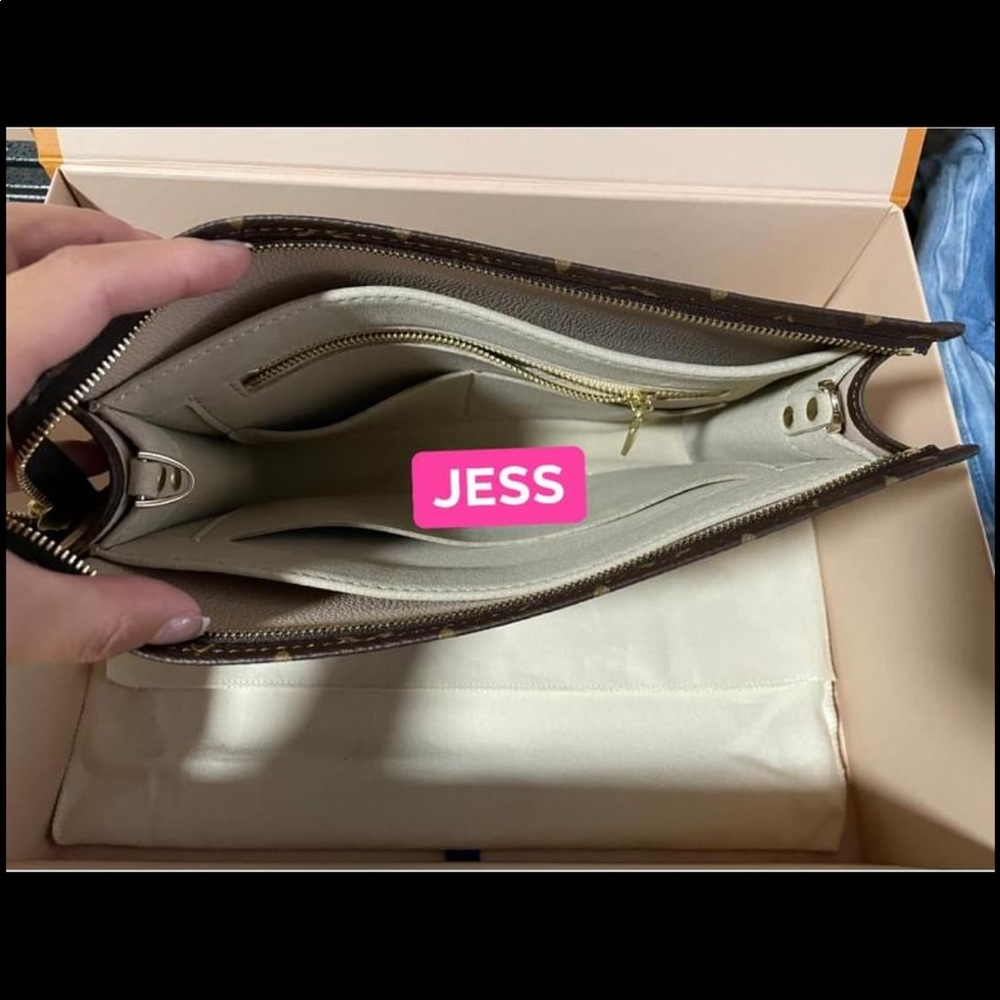 Toiletry 26 LOUIS VUITTON - Picture 2 of 3